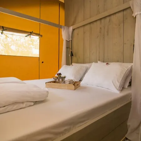 Park Soline Glamping Family Tent مكان تخييم