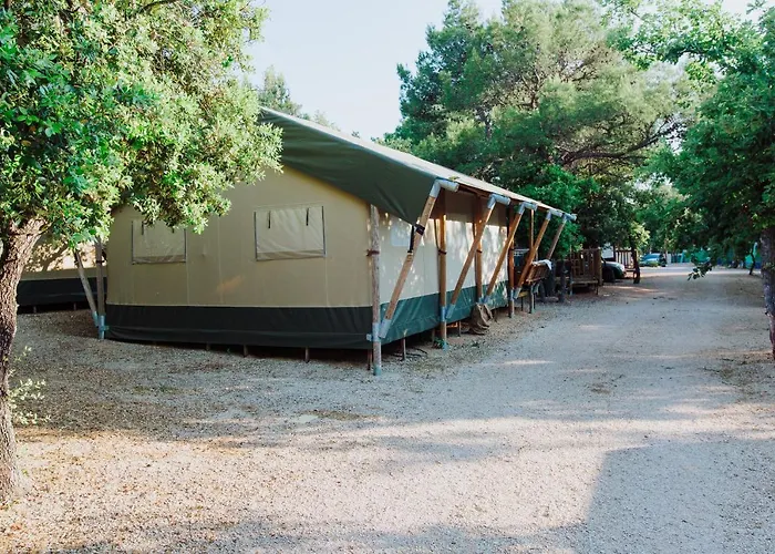 Park Soline Glamping Family Tent